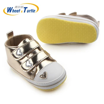 Весенне-осенняя обувь Для мальчиков, новорожденных девочек, классические кроссовки из искусственной кожи в форме сердца, теннисные туфли на шнуровке для малышей, кожа